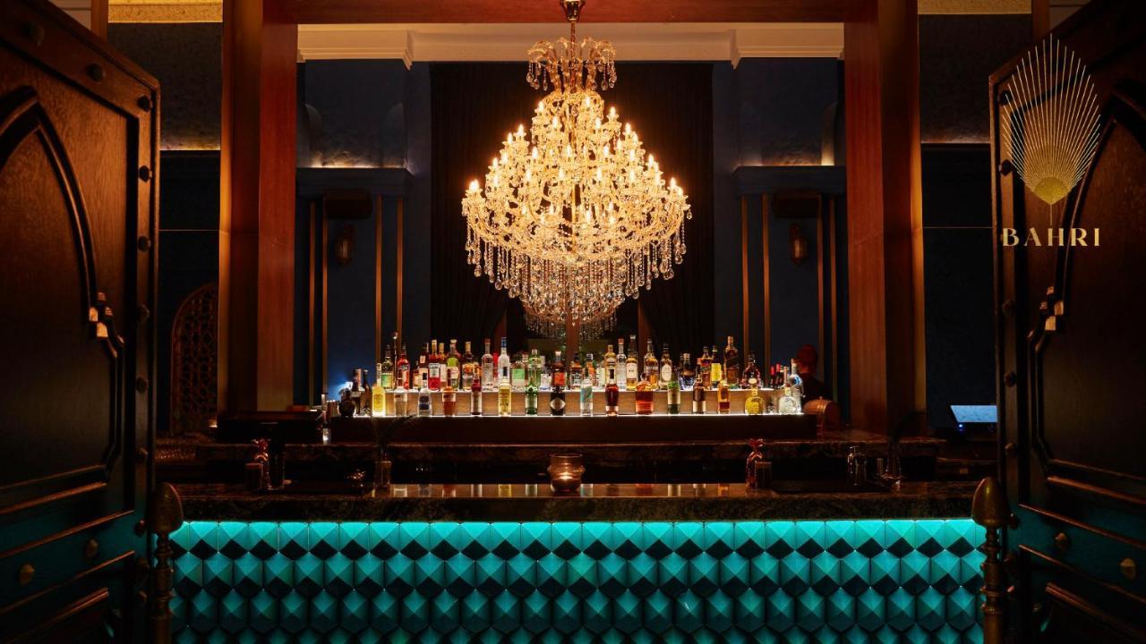 Jumeirah Mina Al Salam Дубай Екстериор снимка The bar at the 1919