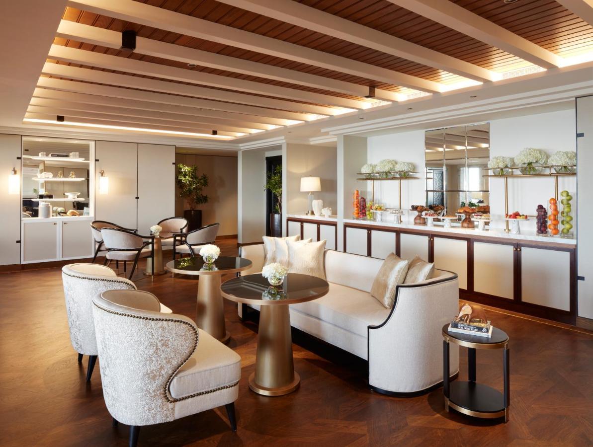 Jumeirah Mina Al Salam Дубай Екстериор снимка The private lounge at the airport