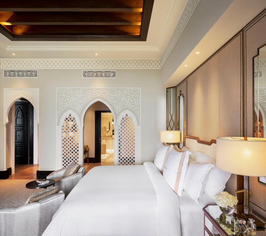 Jumeirah Mina Al Salam Дубай Екстериор снимка A bedroom at the hotel