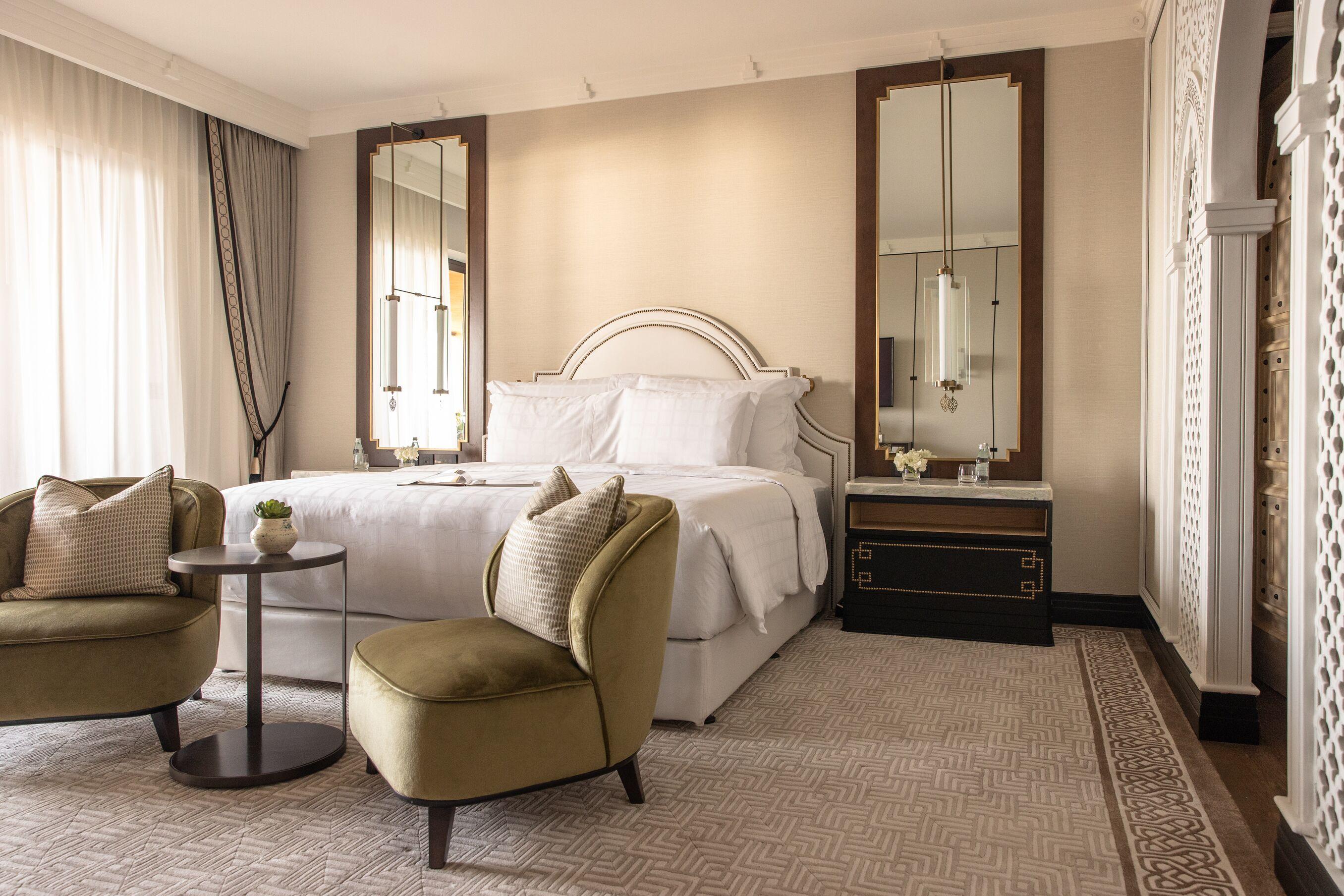 Jumeirah Mina Al Salam Дубай Екстериор снимка A bedroom at The St. Regis Mumbai