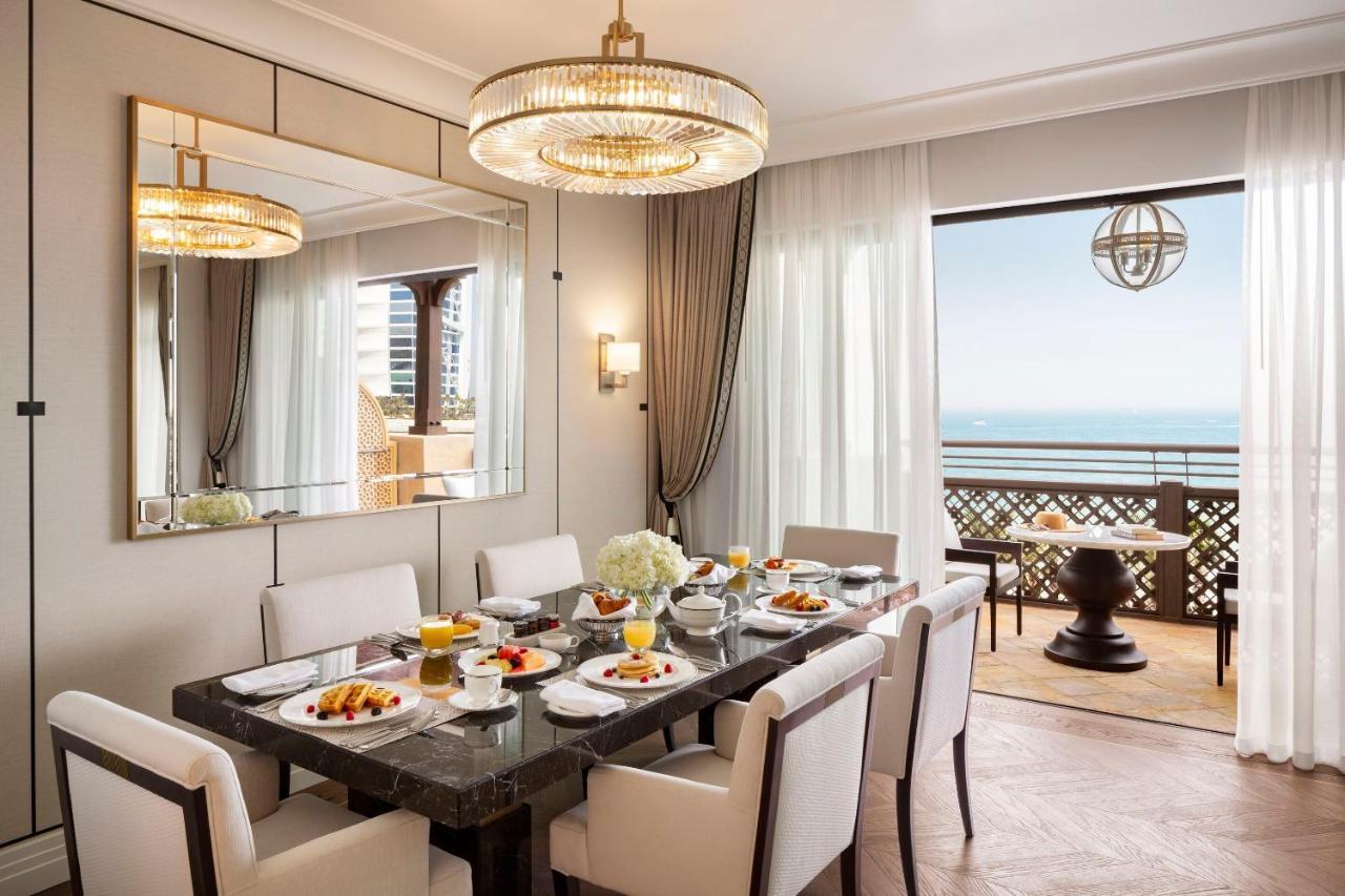 Jumeirah Mina Al Salam Дубай Екстериор снимка A dining room at the Four Seasons Hotel