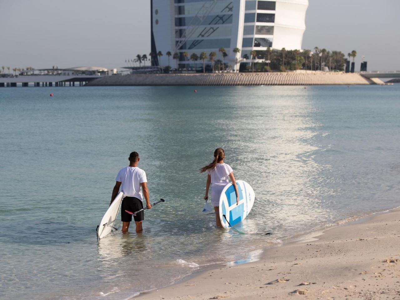 Jumeirah Mina Al Salam Дубай Екстериор снимка Stand Up Paddle Boarders in Dubai