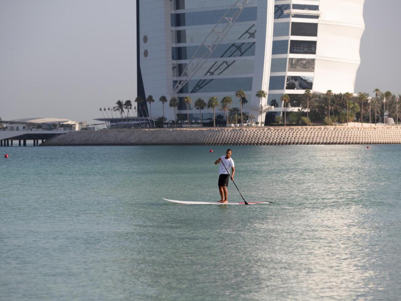 Jumeirah Mina Al Salam Дубай Екстериор снимка Stand-up paddleboarding in Dubai